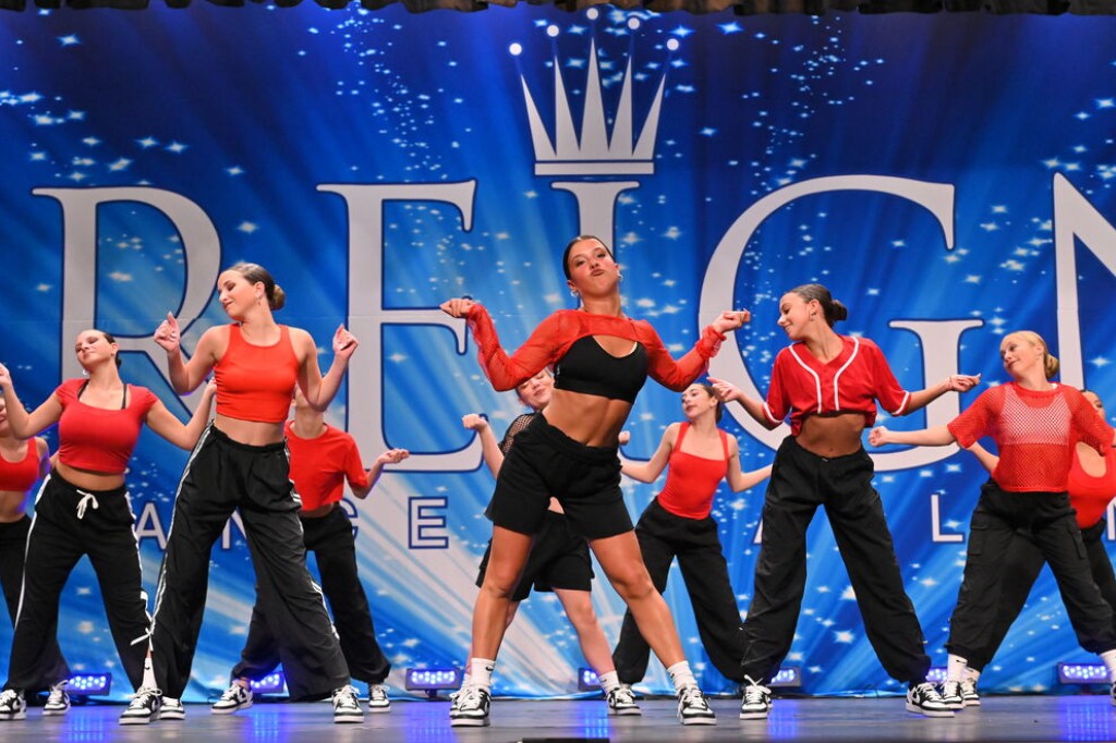 Large dancer group - Reign Dance